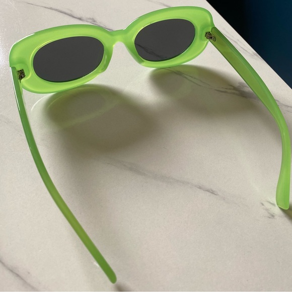 Bright Green Vintage Inspired Sunglasses - Picture 5 of 6
